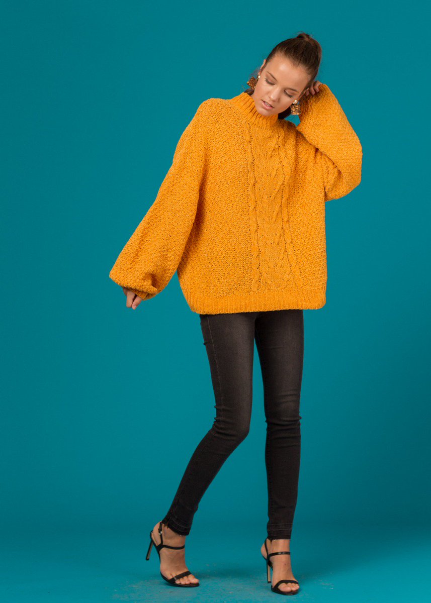 ClpShop's tweet photo. Oferta Imperdible 👌🏼 Justo cuando lo necesitas un 20% dto. en TU JERSEY 👑 de este invierno ¿Dónde? En tu CLP Shop más cercana ¡También puedes probar suerte y participar en el sorteo de @almucaste ! 🍀 #CLPShops #ofertaimperdible https://t.co/HHqpZYBLre