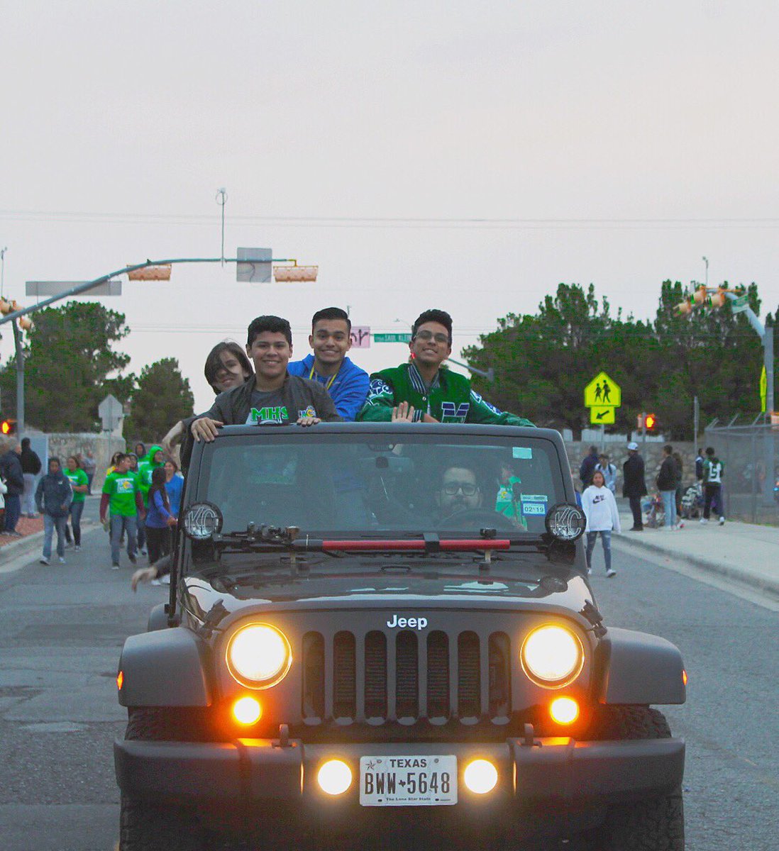 MHSRoboticsEPTX's tweet image. Woohoo! Rams robotics at the Montwood Homecoming parade!💚💙#TeamSISD #Thanks2BESTRobotics #RamFest