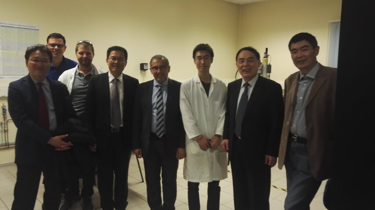 UCCS_ARTOIS's tweet photo. A l'occasion  des 10 ans de l'Institut Confucius de @Univ_Artois, une délégation de l'Université de Nankin visite @UCCS_ARTOIS. Un étudiant de Nankin en stage à @UCCS_ARTOIS fait la présentation de ses travaux. https://t.co/LzvTdHTcUo