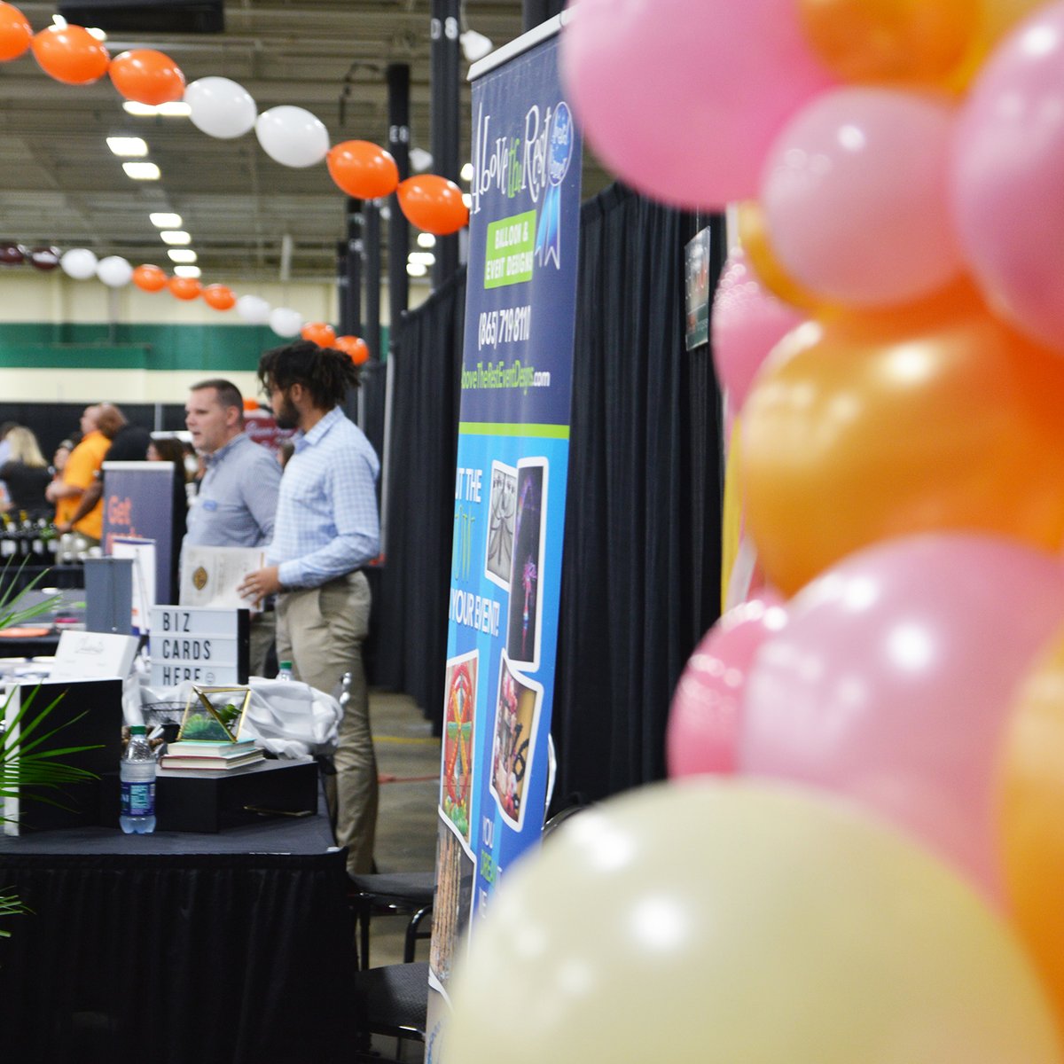KnoxvilleBuzz's tweet photo. Here are a few highlights from our fall tailgate-themed Schmoozapalooza. Thanks again to all our vendors, volunteers, and attendees! #SchmoozKnox #Knoxville #networking https://t.co/dahNXZFvu2 https://t.co/luIKjqFibl