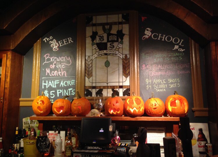 SheffieldsBBQ's tweet photo. Throwback Thursday to last years Pumpkin Carving! Don’t miss next weeks annual Carving Party on October 25th from 6pm! Get here early to grab your pumpkin and your spot! #SheffieldsChi #Pumpkins #PumpkinCarving #PumpkinsOnParade #Halloween #TBT #ThirstyThursday https://t.co/dA8GOvltqV