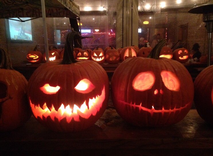SheffieldsBBQ's tweet photo. Throwback Thursday to last years Pumpkin Carving! Don’t miss next weeks annual Carving Party on October 25th from 6pm! Get here early to grab your pumpkin and your spot! #SheffieldsChi #Pumpkins #PumpkinCarving #PumpkinsOnParade #Halloween #TBT #ThirstyThursday https://t.co/dA8GOvltqV