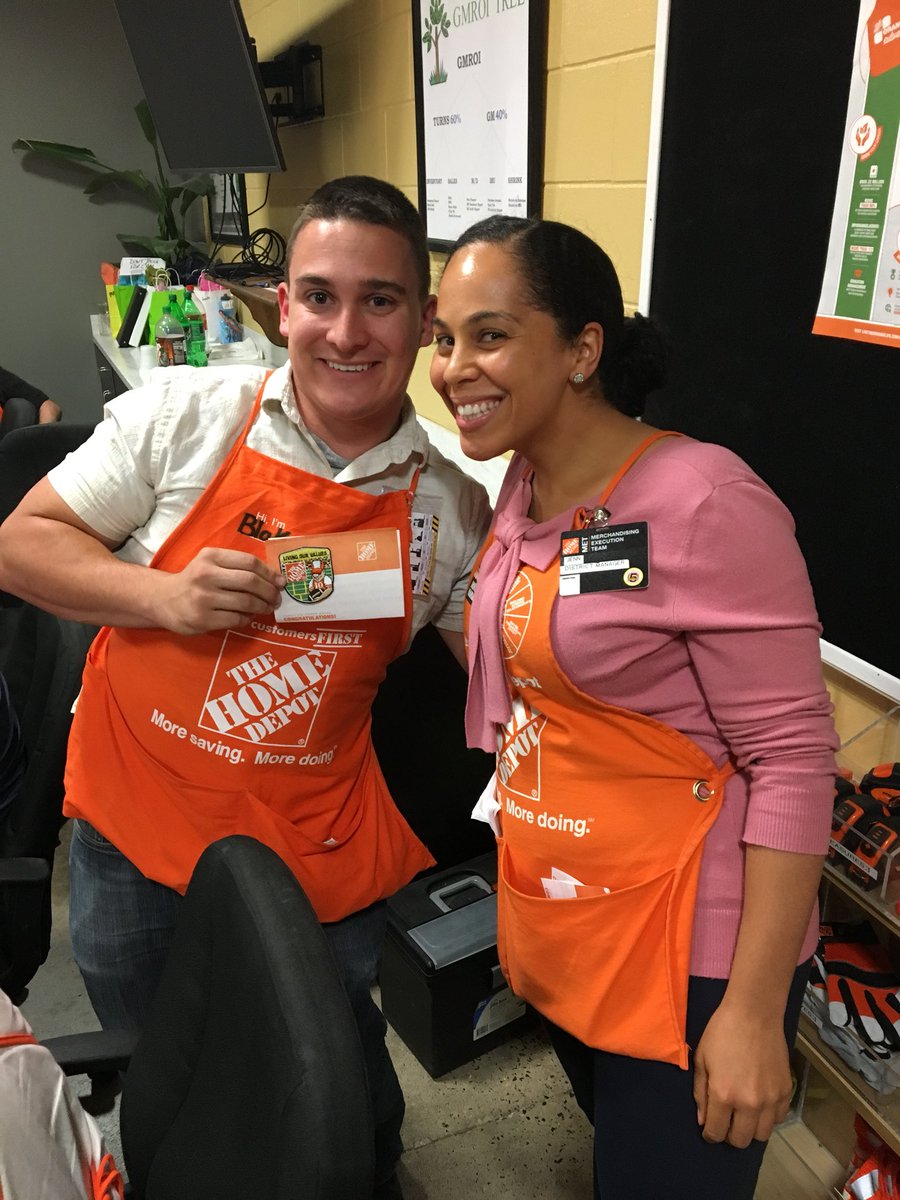 Thdhoffmann's tweet photo. Great business walk with our fearless leader @JennHD193. Jen taught us how to win at events. Congrats to Blake, Hyron, Rufino & ManzoliChrisHd for standing out and using your voice!!๐๐#greattobein193 https://t.co/pvkbbDQZhJ