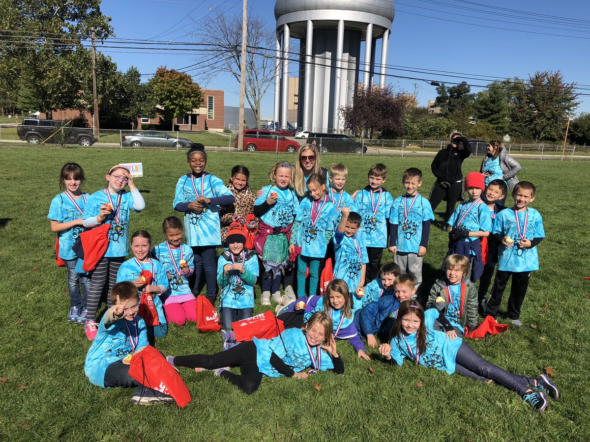 MrsCCorey's tweet photo. The Pattengill Fun Run was such a success!! Thank you to everyone who donated, volunteered, or participated in anyway! We couldn’t have done it without you!!! #PattengillPride #berkleydiffence https://t.co/8tt63tYpma