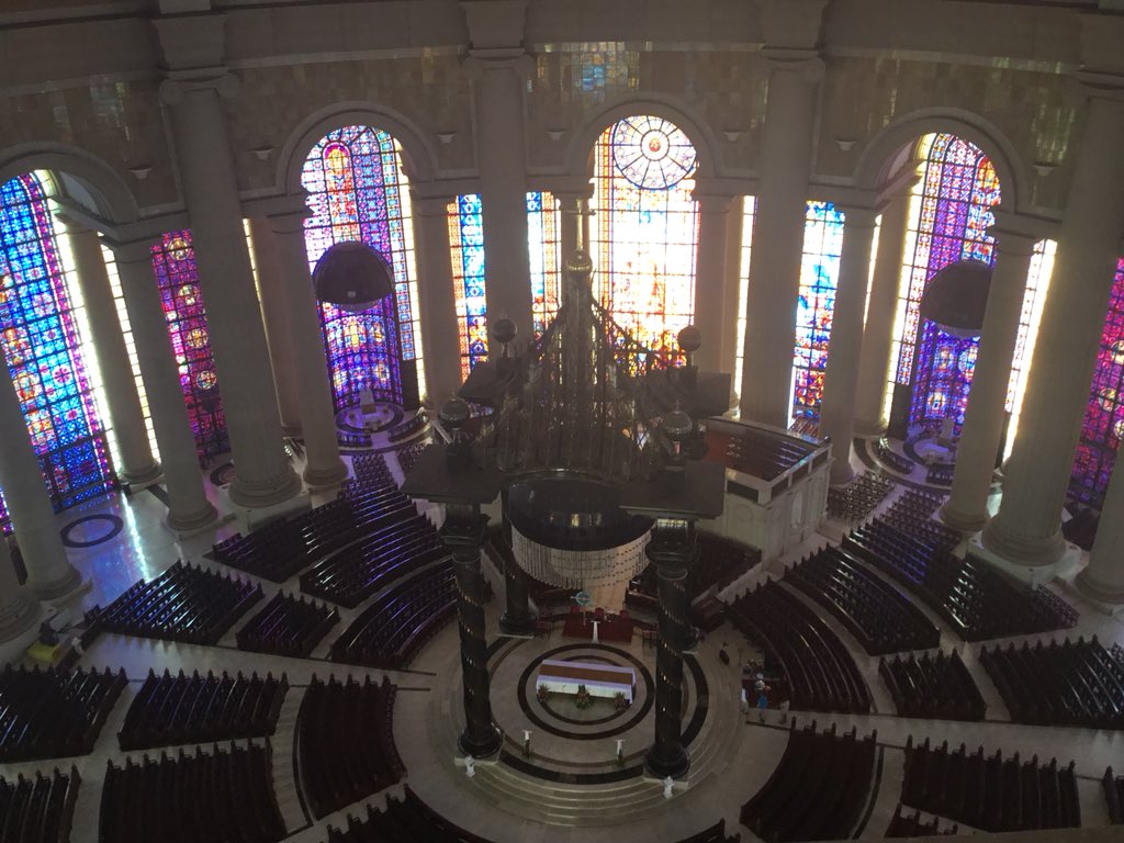 kevin_ahern's tweet photo. Today, the @PaxRomanaIMCS @IMCSMIEC_Africa and @PIcmica African assemblies concluded with a joint Mass in the incredible Yamoussoukro Basilique Notre-Dame de la Paix (largest church in the world) 1/ https://t.co/2ZHbePpaWF