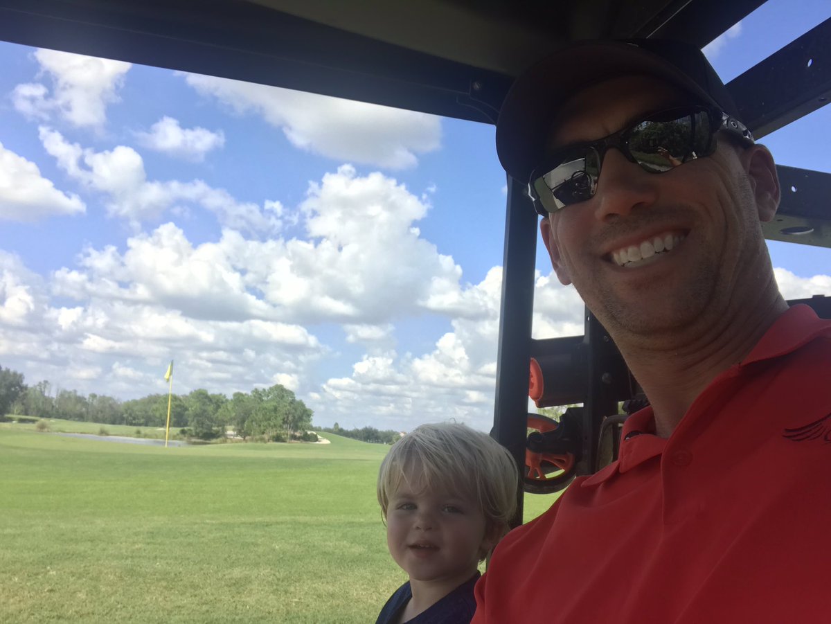 CaspioTurf's tweet photo. Late work night with my no.1 assistant! #GCSAA #oldcorkscrew https://t.co/VkzZWzF93S