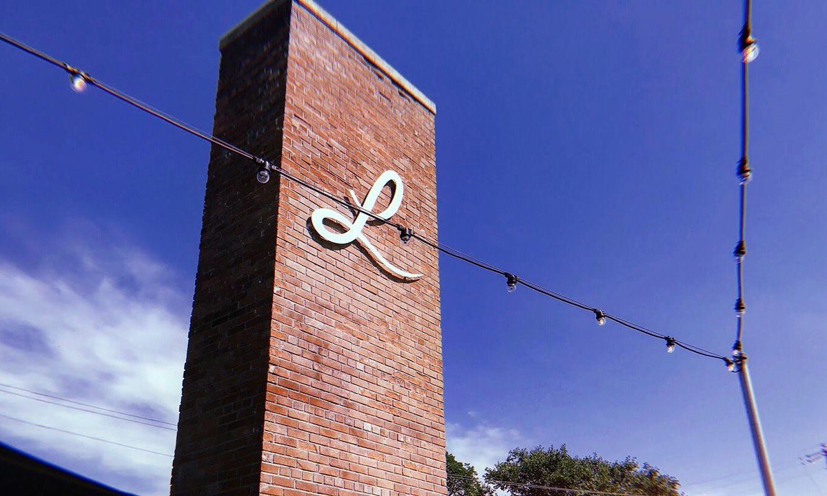 TheLexMN's tweet photo. “It’s a beautiful fall day in St Paul. Join us on our rooftop at 4pm to soak up the sun! #TheLexMN #EastOfTheRiver #CapitolCity” https://t.co/mB9XaVms3Q