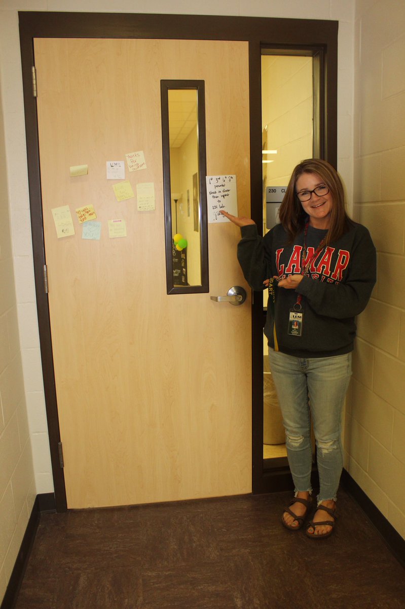 LCMBearFacts's tweet photo. Today students and staff used clothespins and sticky notes to share compliments and kindness. It was a good day! #LCMHowdyWeek18 https://t.co/BtdNijytQ4