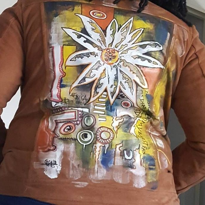 cochardchristop's tweet image. #repost @DiafrelC @instagram By Diafrel #Personnalisation #Africa #PeintureTextile #Diafrel #Artiste  #Cuir #Usa #ModeleUnique #Custom #Pokey #Designer #Paris #ClefDuSavoirFaire🗝🎨🖼