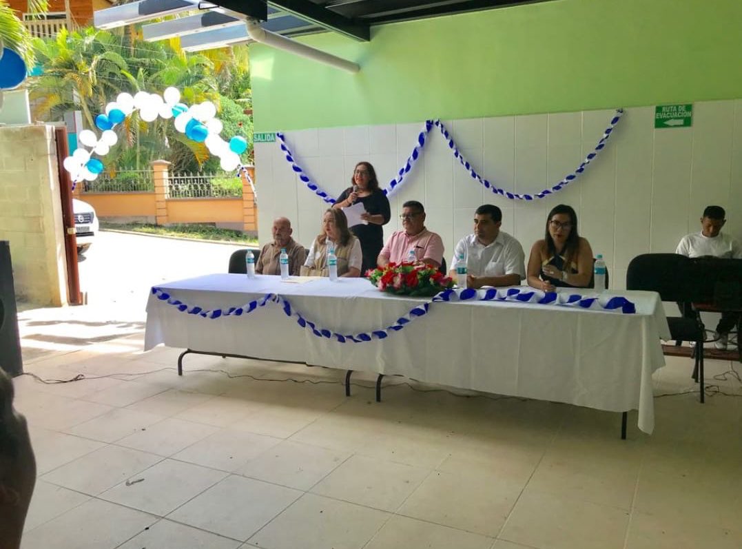 RSComayagua's tweet photo. Hoy| Gracias a gestión del Pte. @JuanOrlandoH , Ministro de Salud #OctavioSanchez y la Directora Regional Dra. @draloly_ortega se inaugura en el CIS de Jardines, Taulabe la Sala de Odontología y un Laboratorio equipado. @saludhn @anagarciacarias @RobertoCosenza3 @SEPresidencial https://t.co/g2cogAjJqY