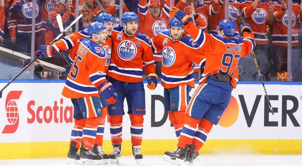 otpwhyte's tweet photo. Tonight we are excited for the Oilers to be facing off against Boston ! Gameday specials are 5 dollar wings and 4 sleeves of Canadian , Ricards and Coors ! Game starts at 7! See ya then ! https://t.co/TaxkM6eOdn