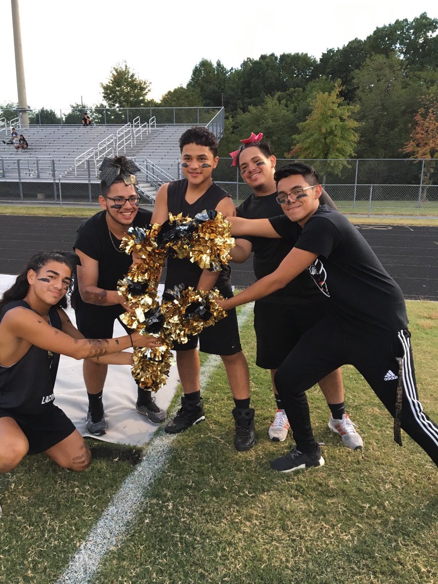 FreedomHS2K19's tweet photo. #TBT #Hoco2017  #PowderPuffGame https://t.co/QsrhzOw77b