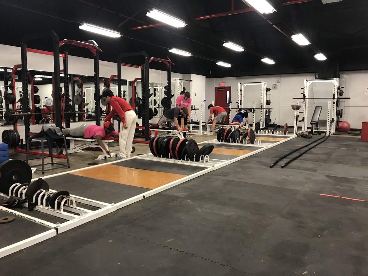 zach_beckmann1's tweet photo. Boys getting after it today! Take that step forward! #ButlerBaseball @BTHSBaseball https://t.co/AMO8XJc4ZD