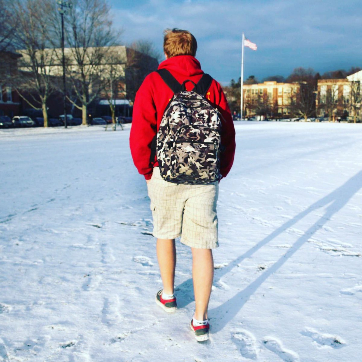 Winter is coming... I actually saw someone today with a massive winter coat, ear muffs and a bobble hat! Of course I was in shorts, t-shirt, flip flops and sunglasses. Go figure! 🙄😎