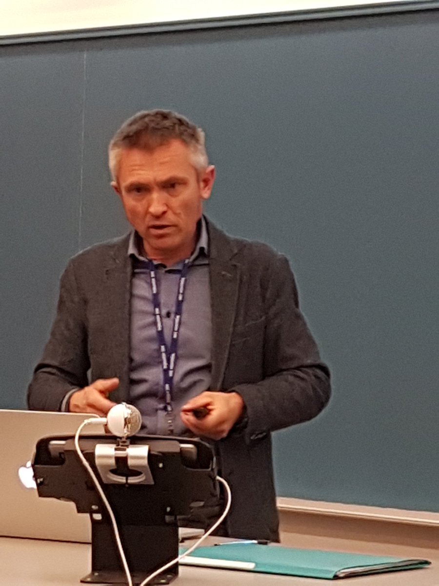 olivierirrmann's tweet image. Showtime. @GillesGarel nous raconte l'histoire des communautés aux origine de la micro-informatique. #gtinnovationaims2018