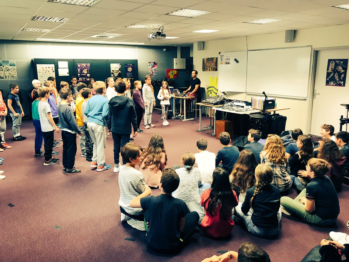 Rencontre chant choral Cm2-Sixième 🎵🎶. Les 6° Sicard <a href="/clg16fontaines/">H Pouliquen</a> accueillent et écoutent avec bienveillance les CM2 de l’école primaire de Saint-Zacharie <a href="/AcademieNice/">Académie de Nice</a> #chorale #eac #liaisonécolecollège