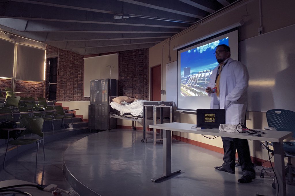 EmergenciasUCR's tweet image. Compartiendo nuestra experiencia en #ACEP18 en una sesión muy emotiva.

Estuvimos ahí, nos movemos solo hacia adelante…

#CostaRicanEM 
#EmergencyMedicine 
#FOAMed