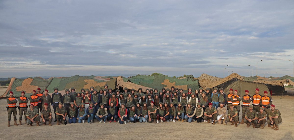 IEEIucv's tweet photo. Alumnos @UCV_es en el VIII Curso Comunicación Seguridad y Defensa coorganizado con el @CGTAD_ET tras participar en escenario de gestión de crisis en el Cuartel Gral @NATO Betera-Valencia y escuchar al General Gan, a Esteban @Villarejo de @abc_es y al Jefe Prensa @Defensagob https://t.co/QdGD3653hI