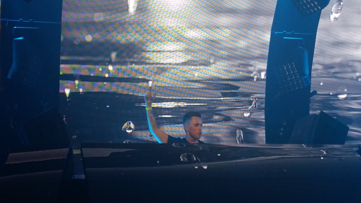 nickyromerogr's tweet photo. @nickyromero and @ProtocolRec night at @melkweg 17.10.2018! ONE OF THE BEST NIGHTS OF MY LIFE! Been waiting for 5 years for this moment! Forever grateful for @nickyromero and his music for making me genuinely and extremely happy, for meeting new people and making new friends! ❤ https://t.co/hw1MilJQiC