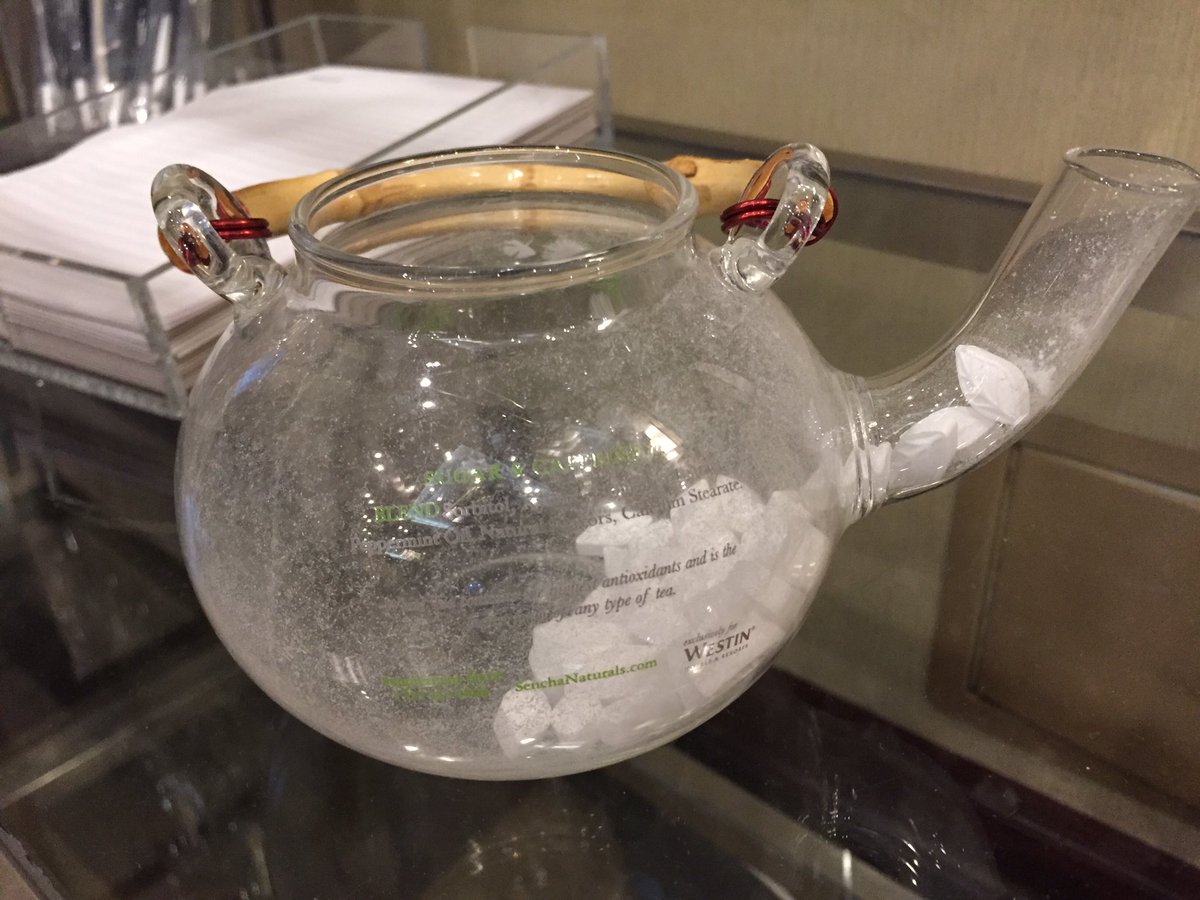 HeatherBadenoch's tweet photo. Two days into the conference I finally figure out this glass teapot is dispensing mints. #CdnTxSummit2018 https://t.co/XRUK64kI24