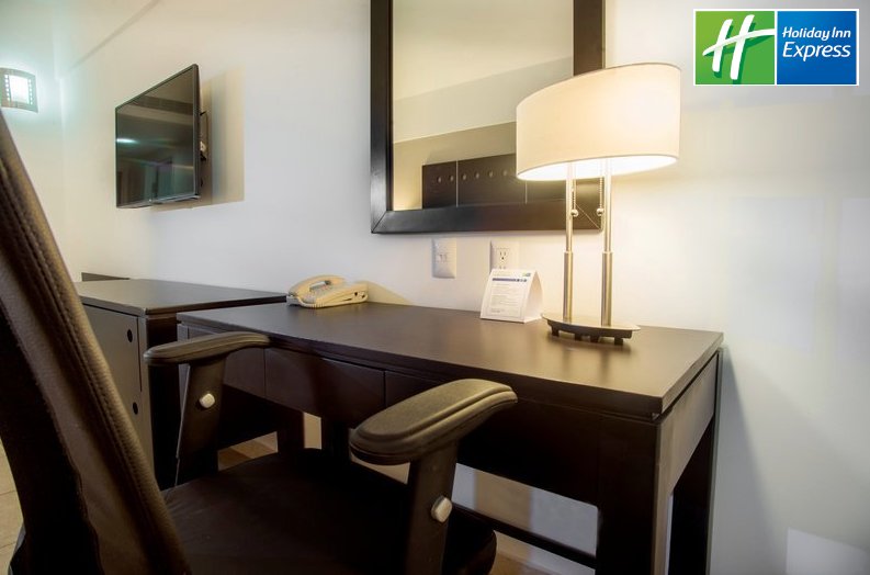 Holiday Inn Ex Tapa tweet media