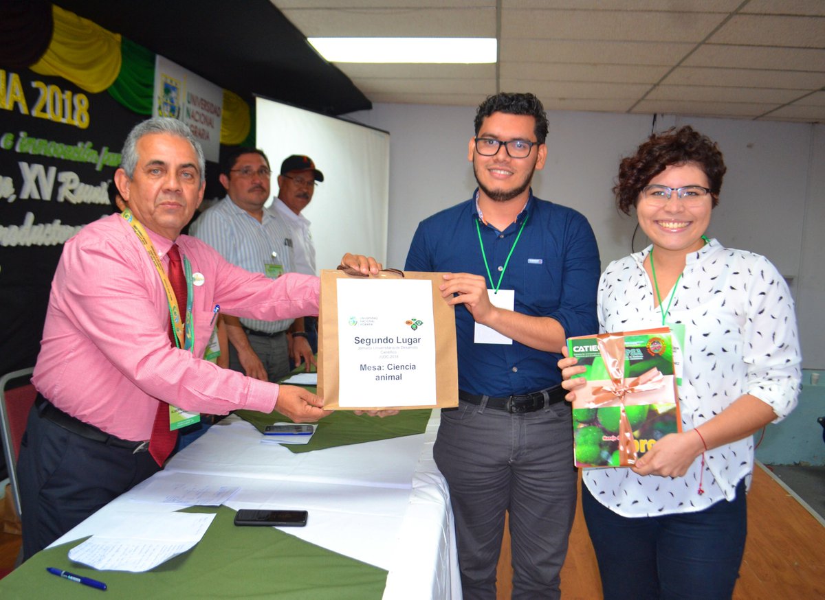 UNAnicaragua's tweet photo. #UNANic premia los mejores trabajos de investigaciones a docentes y #EstudiantesInvestigadores en la clausura de la #XVReuniónCientífica de #DocentesInvestigadores y la XX #JornadaUniversitaria de #DesarrolloCientífico. Ver álbum completo aquí: https://t.co/PmypIsnMqp https://t.co/XijNP2aygw