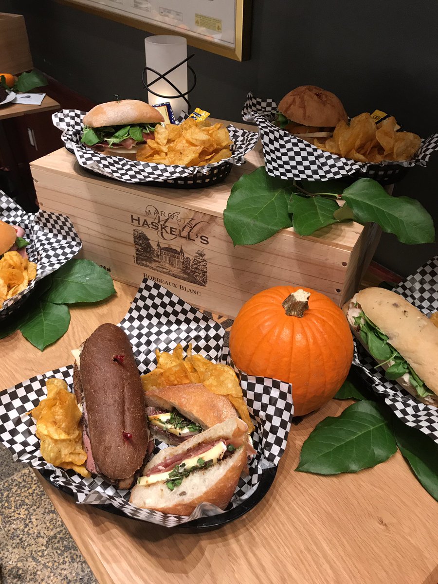 JohnFarrell3's tweet image. Social Influencer Party!!