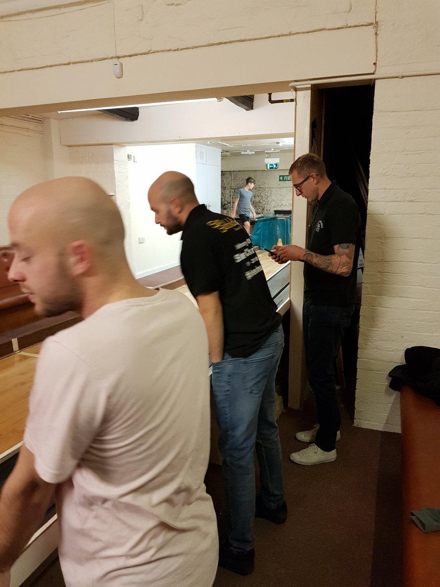 mightyspreaders's tweet photo. Not one but two bald spreaders #webleedmuck https://t.co/zVHZfG3YXt