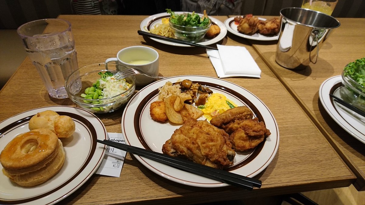 Hi3ro8 ケンタッキー食べ放題 昔はケンタッキー買うと 大小かなりの差があって 大きいのがいいー小さいのいやだー とか何とか言って騒いでたのに 今回食べ放題言ってまんべんなく入ってる理由がわかった 大きいのは基本パサパサさっぱり系 小さい Hi3ro8 ケンタッキー食べ放題 昔はケンタッキー買うと 大小かなりの差があって 大きいのがいいー小さいのいやだー とか何とか言って騒いでたのに 今回食べ放題言ってまんべんなく入ってる理由がわかった 大きいのは基本パサパサさっぱり系 小さい
