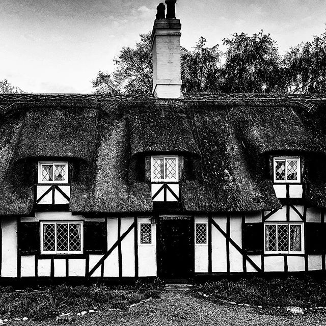 Pteropus_66's tweet photo. Hemingford Abbots
Walking the dogs on 18 Oct 18 #365 291/365
#monochrome #monochromephotography #blackandwhite #blackandwhitephotography #bnw #bnwphotography #hemingfordabbots #huntingdonshire https://t.co/XKTsymqwBV