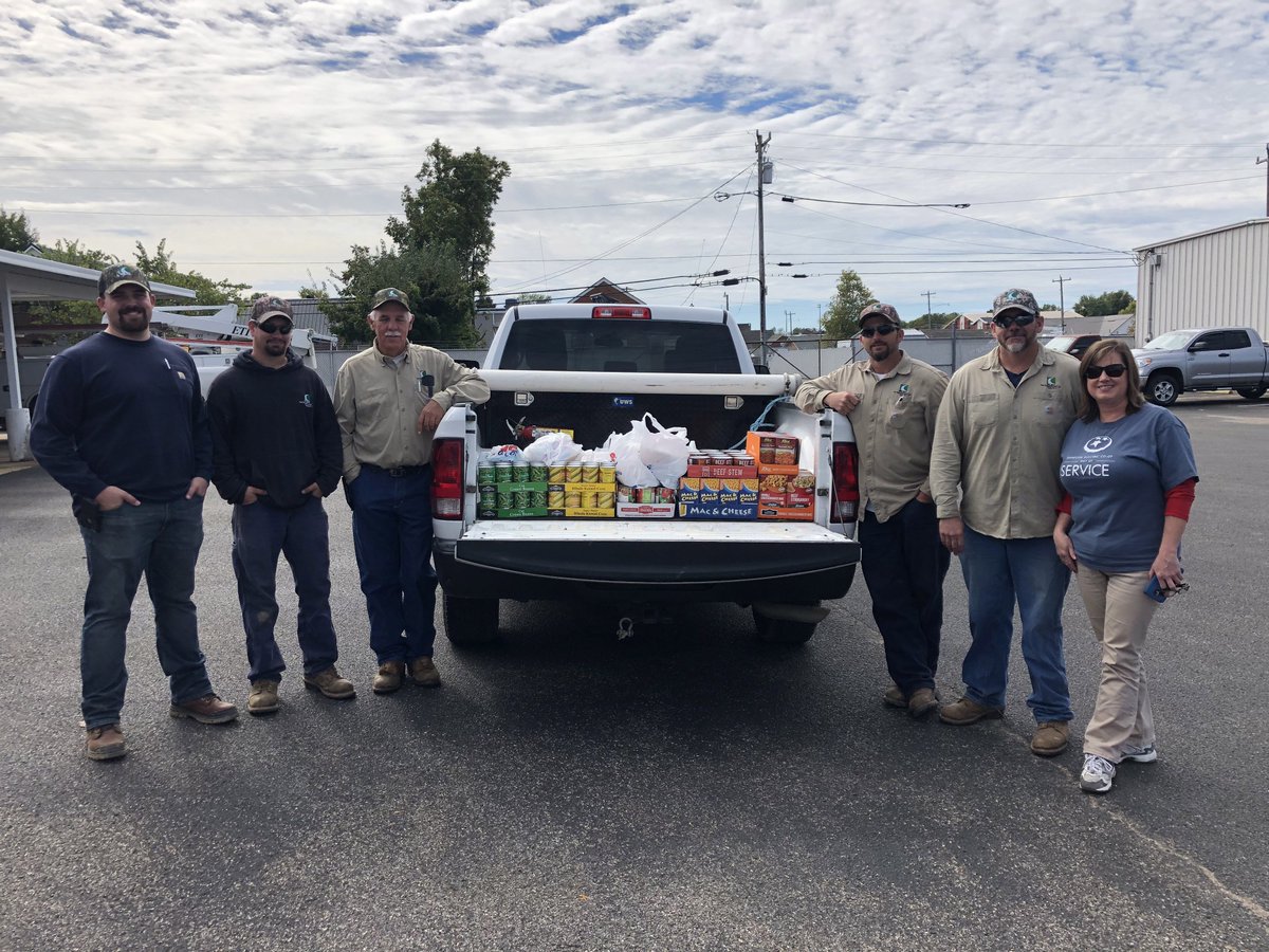 MLECpower's tweet photo. Today is the TN Electric Co-op Day of Service, and MLEC has been out in the community. Serving a fish fry for veterans, cleaning a city park, and donating 400 lbs. of food (and growing). Local folks serving local folks is the most powerful connection we offer. #coopsbuildup https://t.co/WPgFBJEoP8