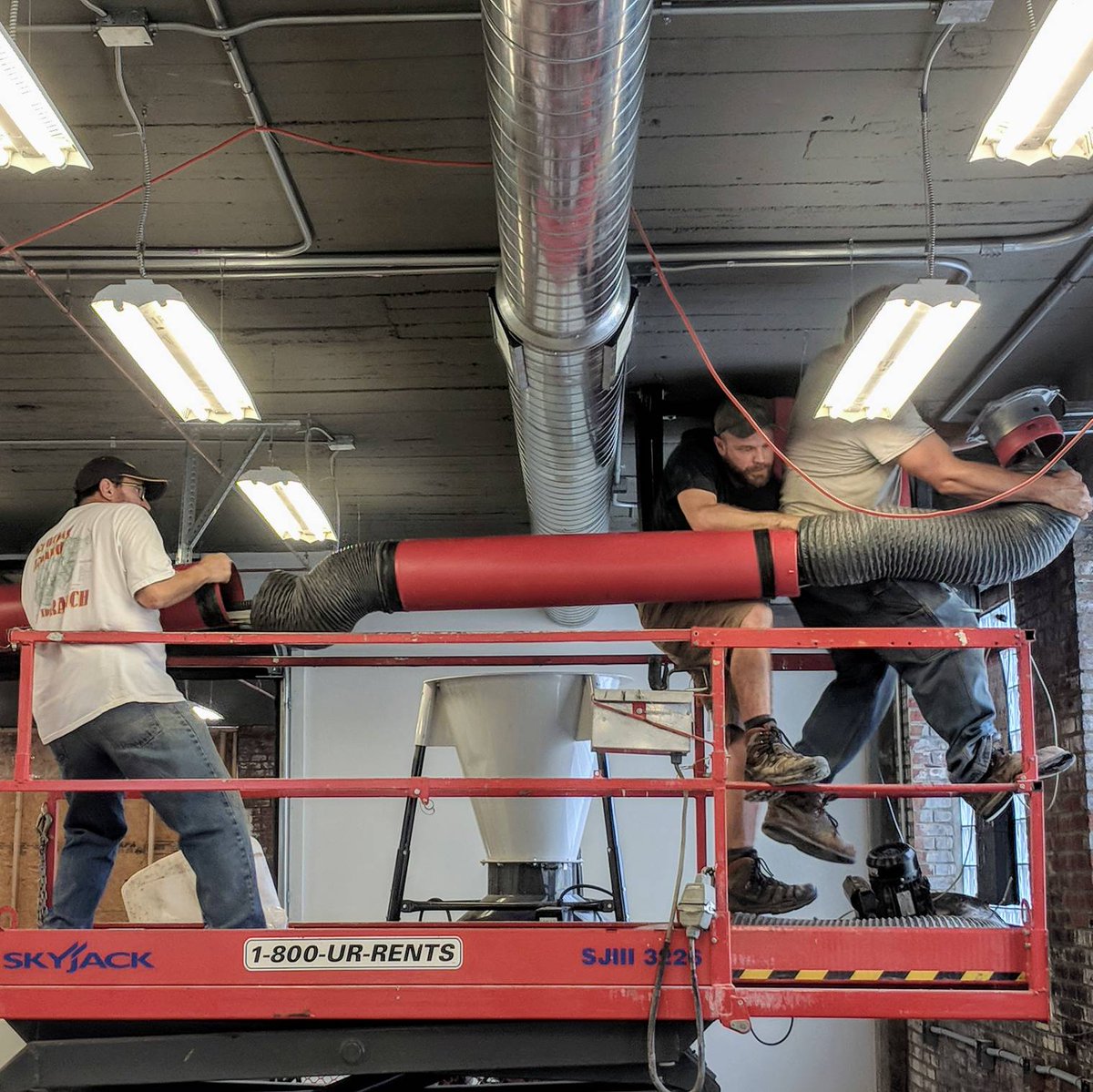 made_stl's tweet image. Putting up arms for the vent hood 💪 #accidentalrenaissance #stlmakers #makerstudio #madeinstl #maker #artist #designer #entrepreneur #renovate #stlouis #stl #inventor #workshop #makerspace #create #makingamakerspace #photooftheday