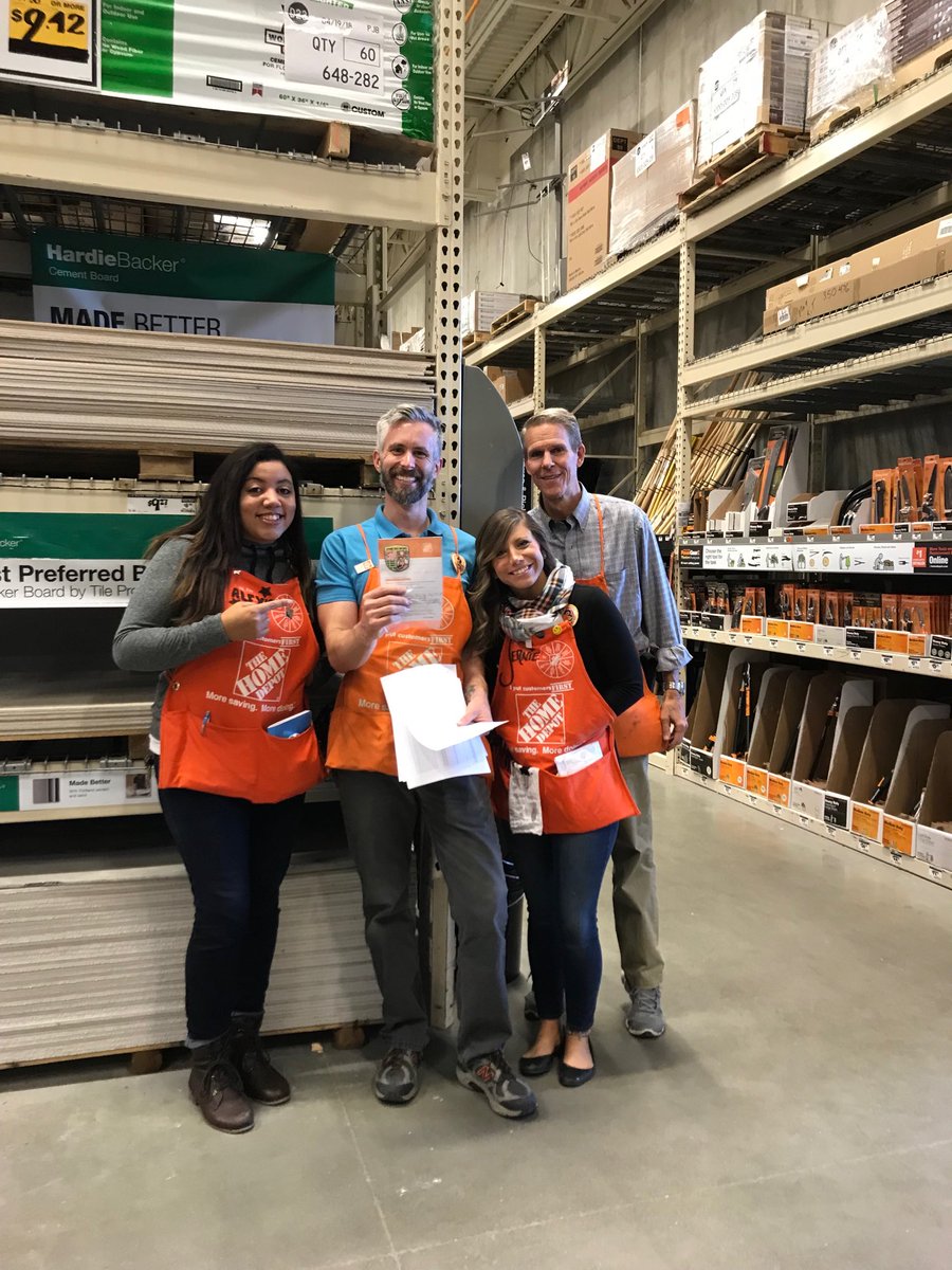 ⁦⁦⁦<a href="/BeahanPatrick/">patrick beahan</a>⁩ has the best attitude and has been the glue holding the store together from behind the scenes this year! #freightboss#inspiredbymyds
⁦<a href="/ErinJelley/">Erin Jelley</a>⁩ ⁦<a href="/chadgee1/">Chad Galombeck</a>⁩ @bhomkes ⁦⁩ ⁦@aahampt86⁩ ⁦<a href="/nelsonmj16/">Jeanie</a>⁩