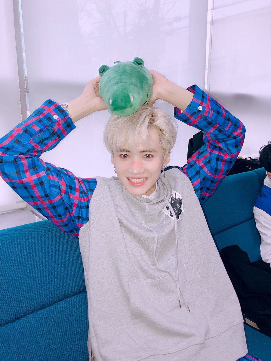 xiuarsyoonjwoo's tweet photo. Esse éo meu primeiro ano ao seu lado, você é incrível em todos os sentidos, desejo que possa permanecer saudável e que fique bem logo para voltar para os meninos e para nós universe's tenho muito orgulho de você te amarei e apoiarei sempre 💖

#2YearsWithYanAn
#펜타곤_2universary https://t.co/v6BznTppEg