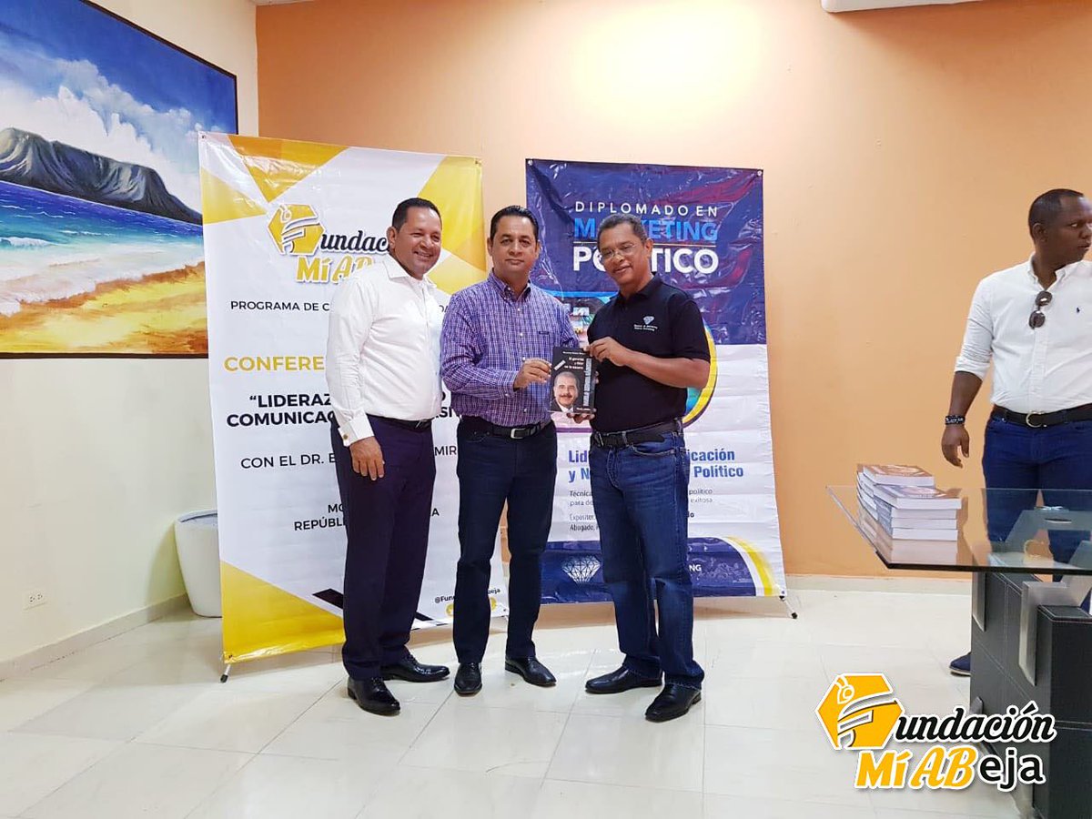 Dcamina20R's tweet photo. En MonteCristi llevando formación para mejorar democracia y calidad del liderazgo. #LiderazgoMonteCristi
#DaniloLiderTransparente
#GonzaloCastillo
#BelarminioRamirez #ListinDiario https://t.co/viiAeeobiN