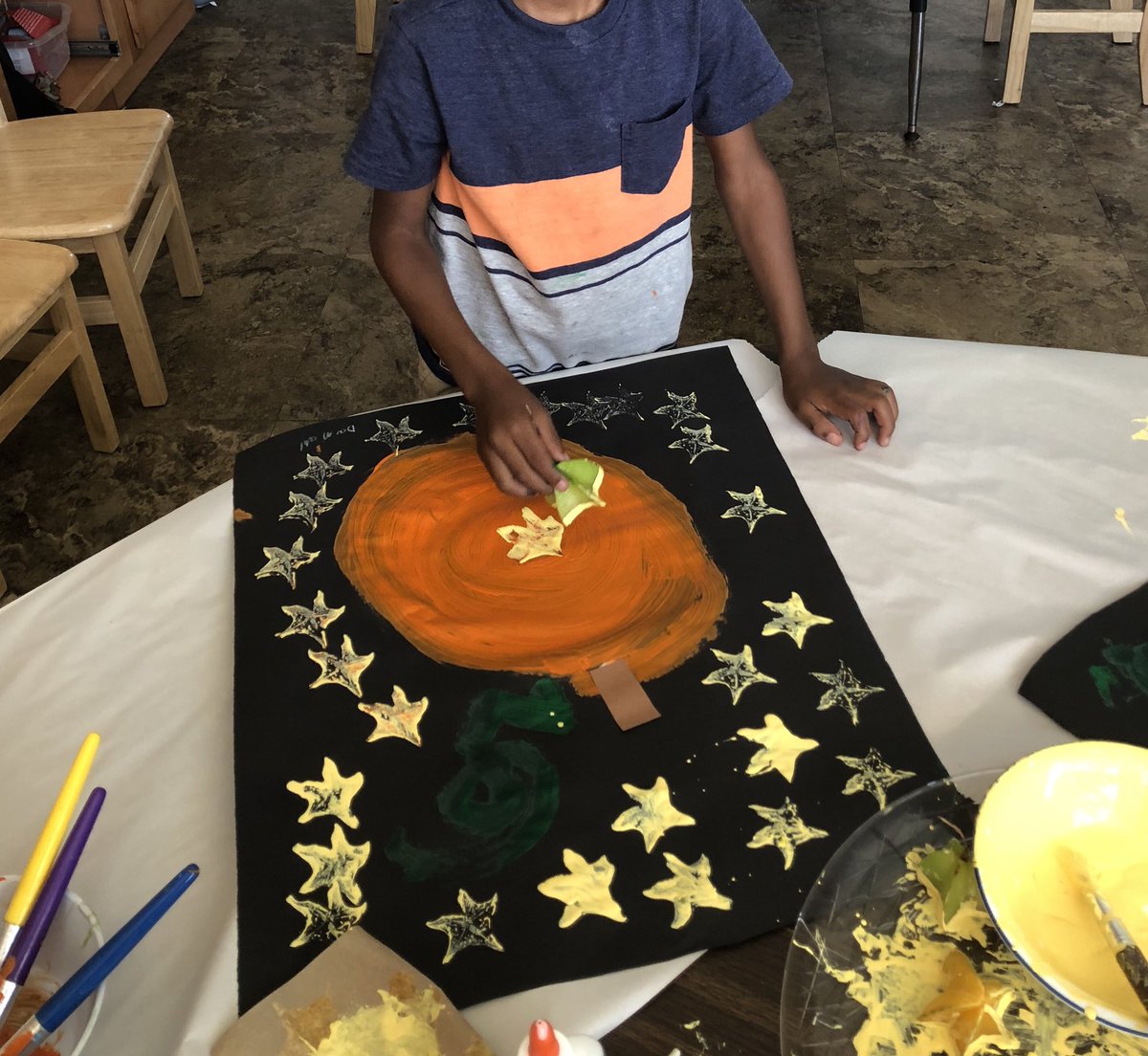 KinderKaneKW's tweet photo. #Paintingfun in #Kindergarten today- painted pumpkins and vines, glued stems, then stamped stars with #starfruit cut in half!! The kids had a ball π€© #scsctw #jellyclass @ElisaJannes @sugkirk perfect for orange day tomorrow! https://t.co/ZZpbWmvfUz