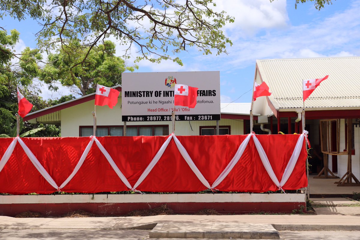 mialgtonga's tweet photo. We’re flying the flags and covering the walls in Red and White, ready for the big game tomorrow!! Mate Ma’a Tonga!! 🇹🇴🇹🇴🇹🇴 #MMT https://t.co/bY4wrHk7uL