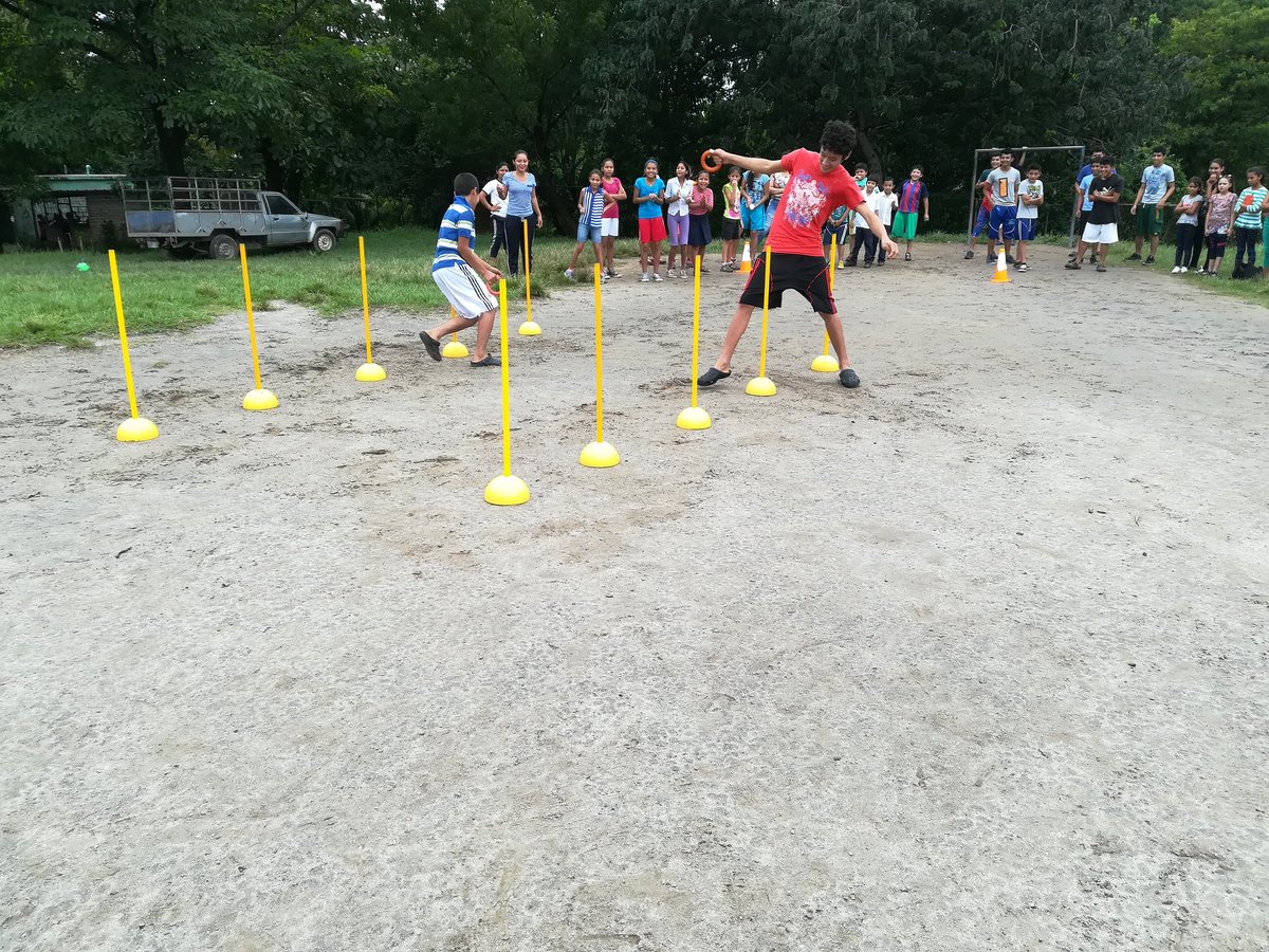 goberlapaz's tweet photo. En el marco de la celebración del mes del niño y la niña, se realizó "la jornada recreativa y deportiva en las comunidades de tehuiste arriba y abajo de San Juan Nonualco en coordinación con INDES, PNC, #AsambleaLegislativa #PrePaz #UnidaddeSalud #CasadelaCultura #ProtecciónCivil https://t.co/KoC87jHbbd