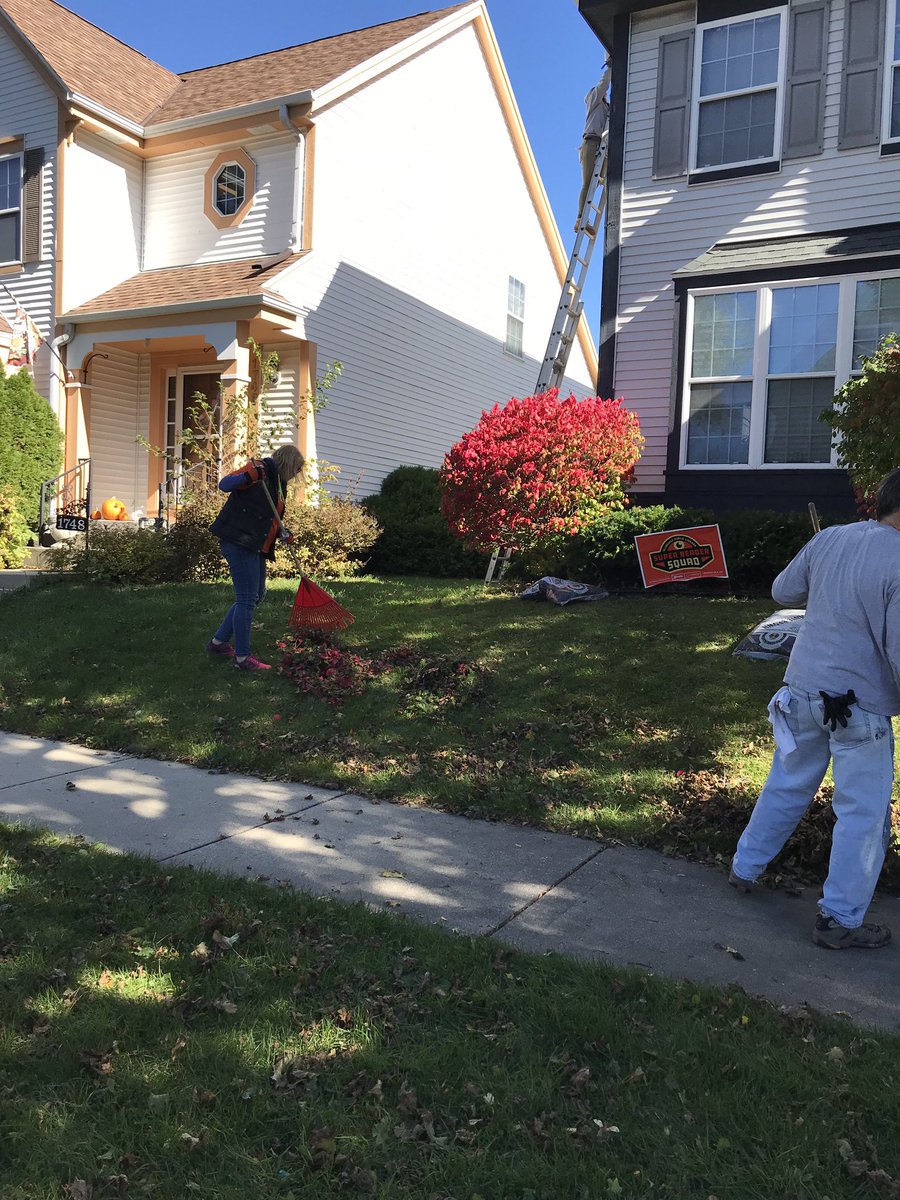 CrystalCritchl1's tweet photo. D304 volunteers giving back to a local veteran.♥️ Thank you to the amazing partnership of Habitat for Humanity and The Home Depot Foundation for making this possible. #choosetoserve @TeamDepot @jonbaumann304 @4925westbend @CampSweenScott  @thd4941 https://t.co/TxWfDkAF0Q