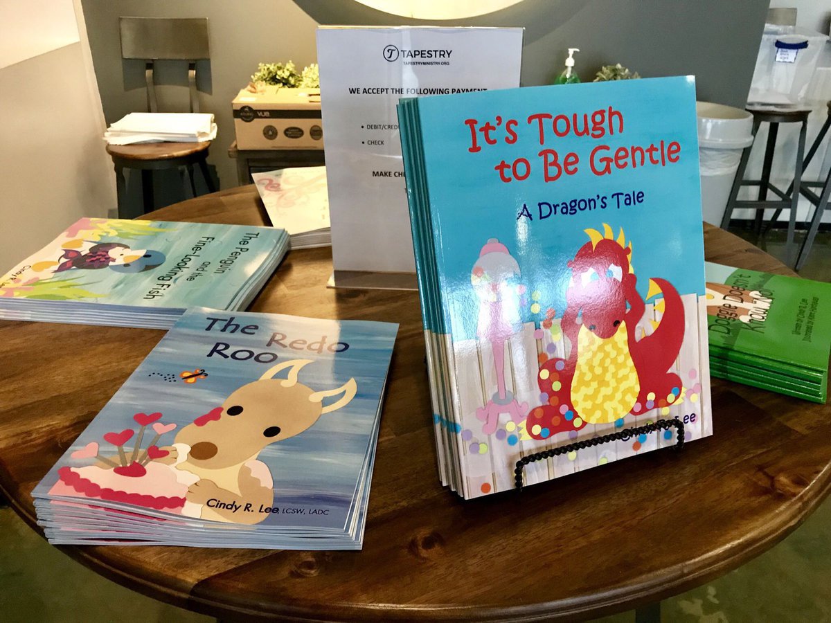 retrophisch's tweet photo. The bookstore’s almost ready for Tapestry Conference 2018! #TapCon18 https://t.co/Rk7XlYbxQg