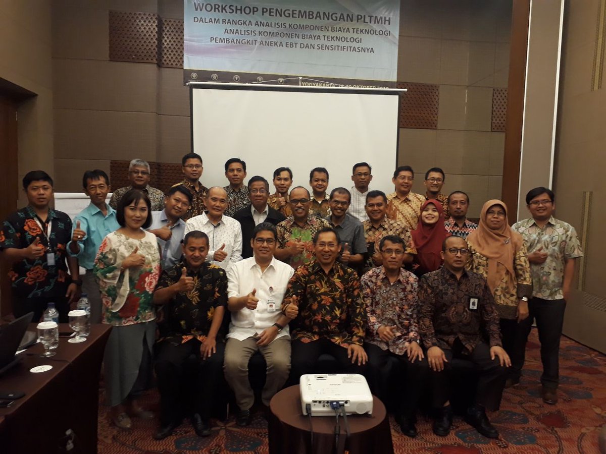 ESDMJateng's tweet photo. Ka @ESDMJateng mnghdiri Workshop Pengembangan #PLTMH di #Yogyakarta sbg narsum untk mnyampaikan "Pengambangan Energi Baru Terbarukan Di Jawa Tengah" (19/10) sbg mskan analisis komponen biaya teknologi pembangkit #EBT & sensitifitasnya #JatengGayeng #AyoKerjaManeh @ganjarpranowo https://t.co/ktPvjtV7AP