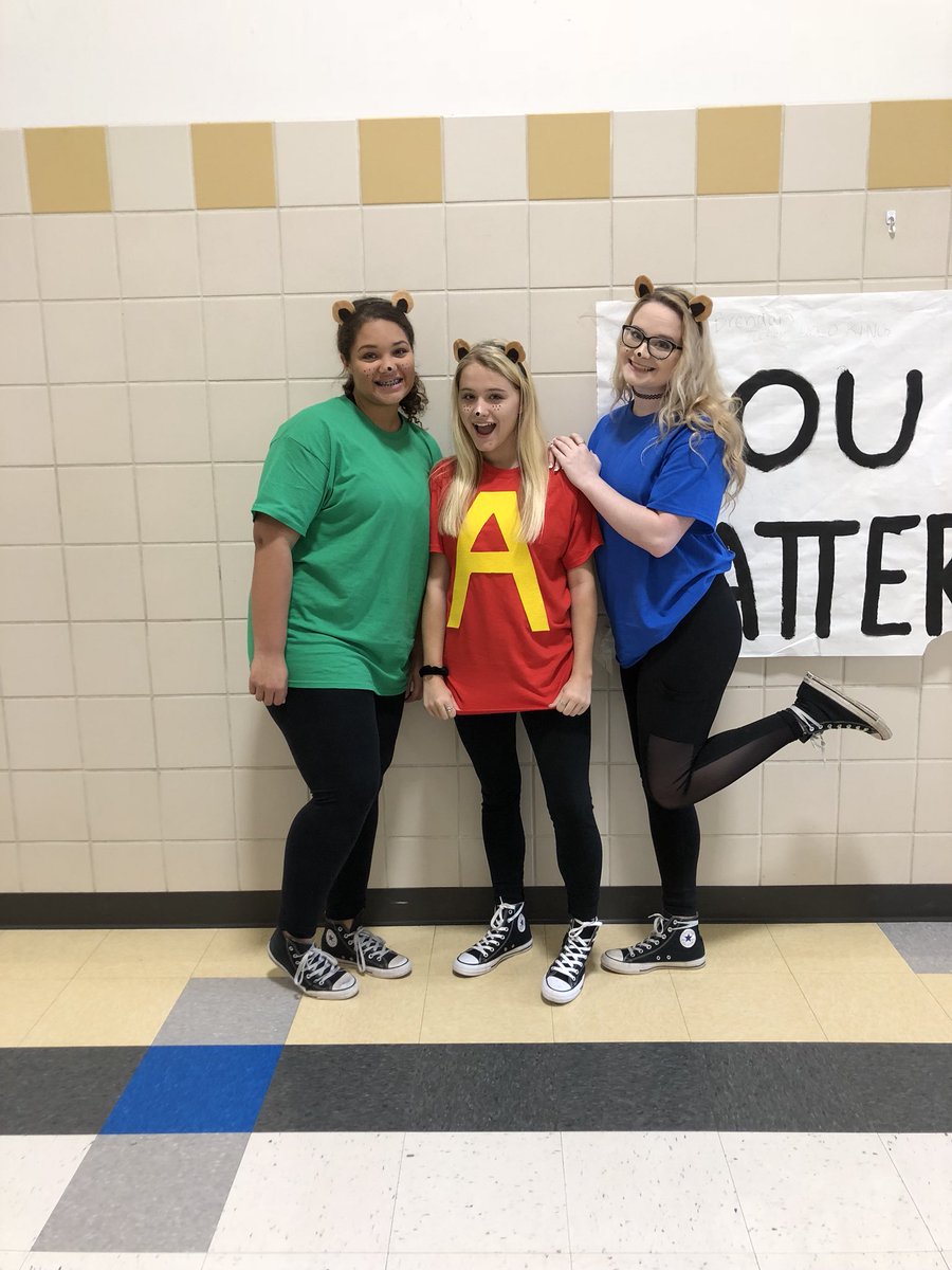 alexahoward18's tweet photo. ALLVIIIIIIINNNNNNN!!!! #hocoweek18 https://t.co/QvMdv1DH7Y
