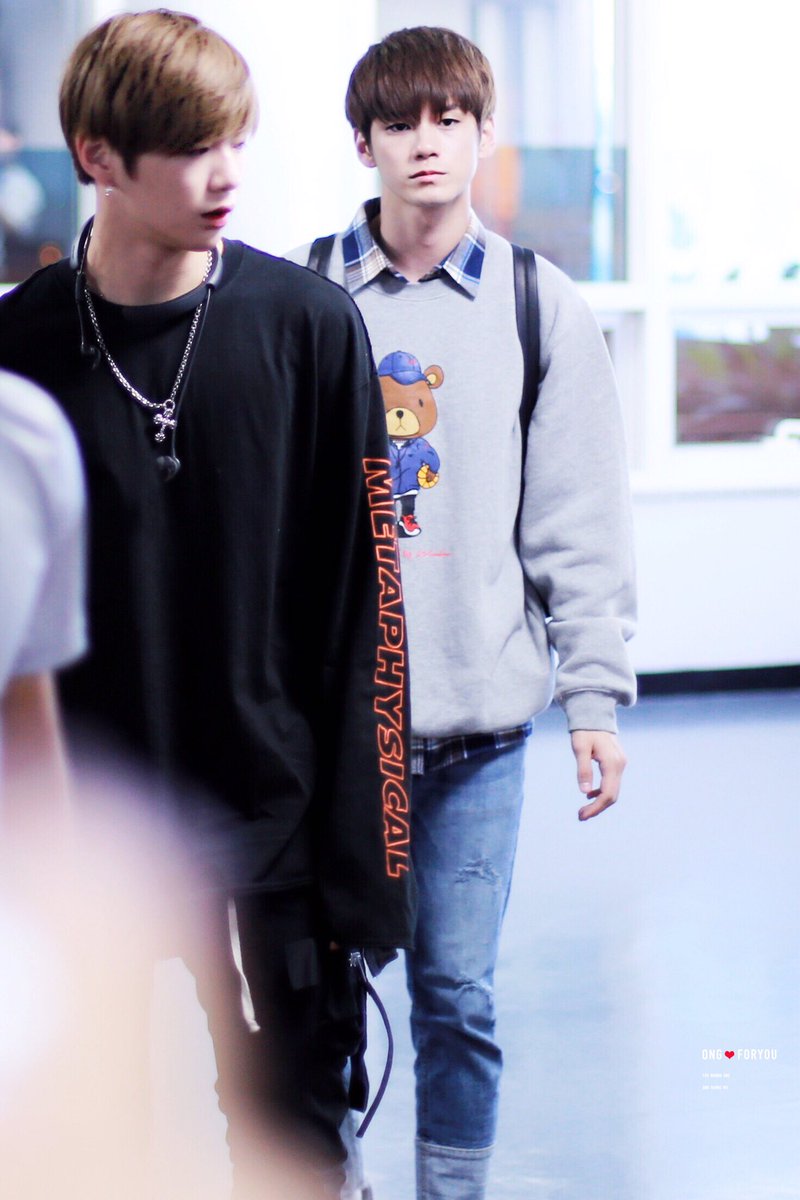 9695PICS's tweet photo. contrast ☕️🍼

#강다니엘 #옹성우 #KangDaniel #OngSeongwu https://t.co/3hnoBFDLS3