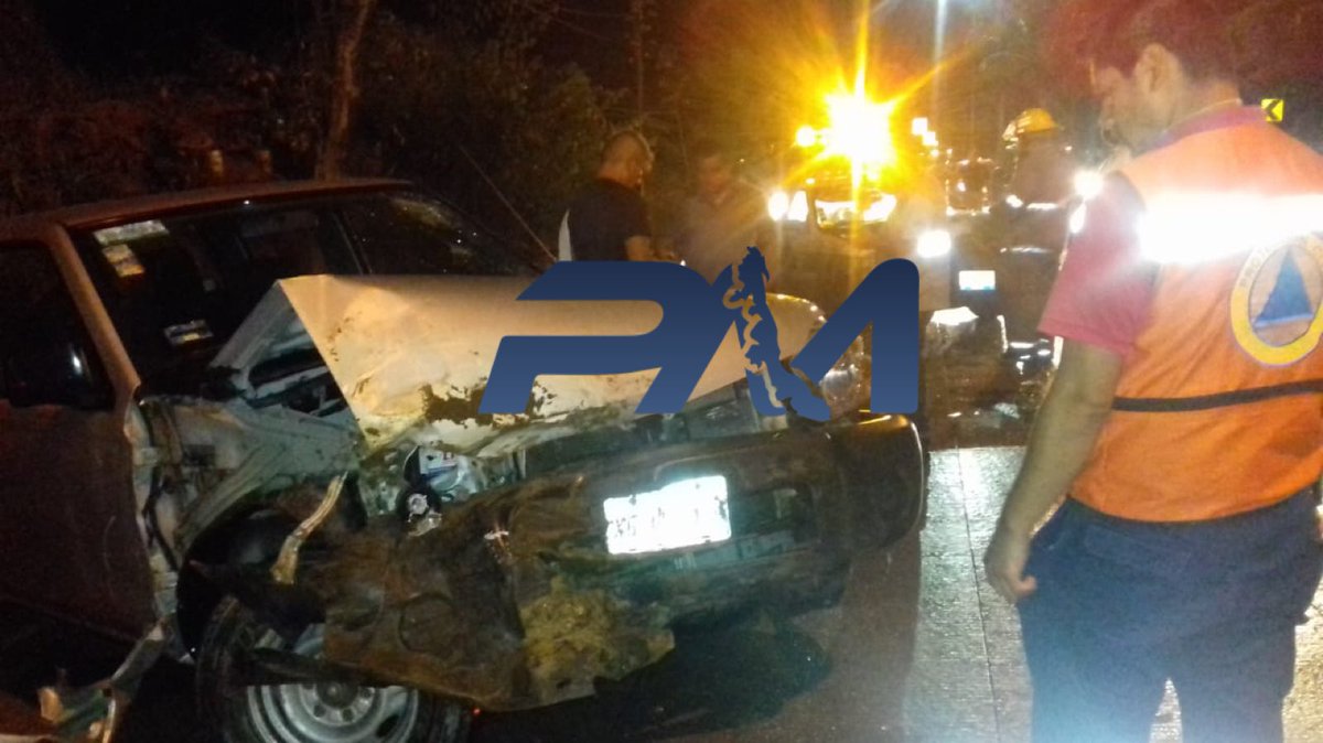 PrimeraManoM's tweet photo. Otro accidente sobre la carretera Xalapa-Coatepec a la altura de Río Sordo. Una camioneta se impactó contra un taxi en el carril con dirección a #Xalapa, no hubo lesionados @VialidadXalapa @ssptransitover @angelesglezc https://t.co/RhM5lVedgQ