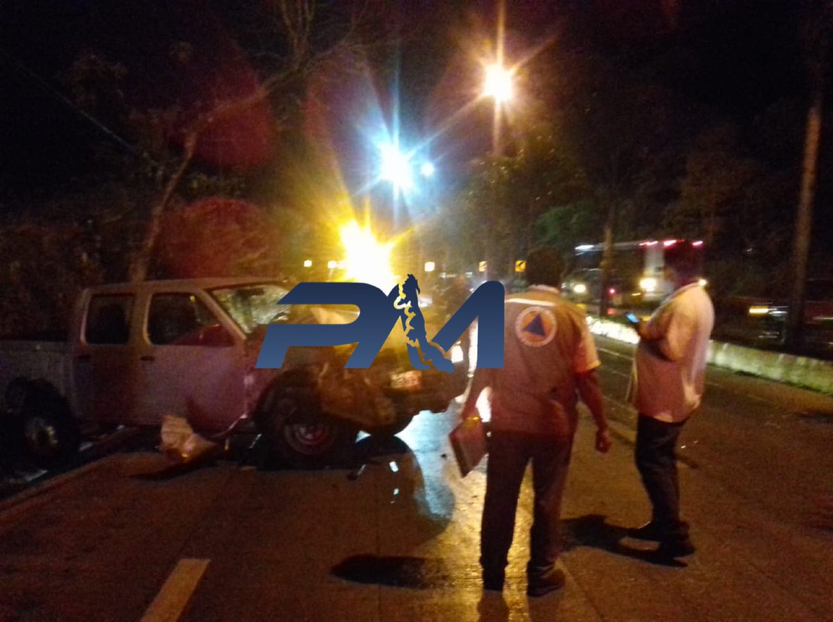 PrimeraManoM's tweet photo. Otro accidente sobre la carretera Xalapa-Coatepec a la altura de Río Sordo. Una camioneta se impactó contra un taxi en el carril con dirección a #Xalapa, no hubo lesionados @VialidadXalapa @ssptransitover @angelesglezc https://t.co/RhM5lVedgQ
