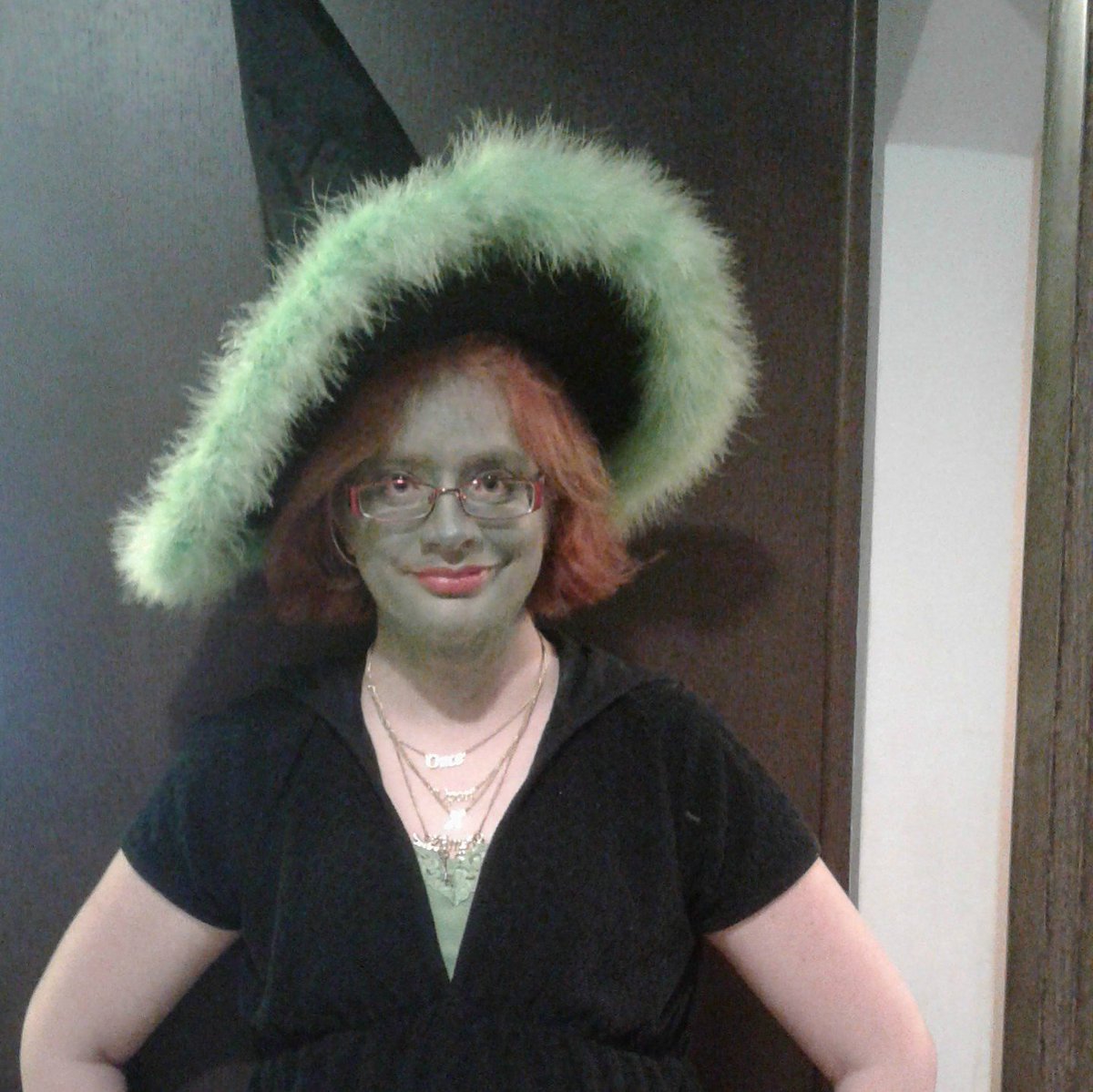 WAS I WICKED ENOUGH? ? #TBT <a href="/bexmader/">Rebecca Mader</a> <a href="/OnceABC/">Once Upon A Time</a> #Halloween2017 #zelenamills #greenwithenvy #wickedalwayswins 💚💚💚