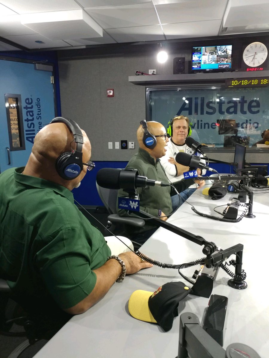 chris_zorich's tweet photo. Had a blast tonight on @WGNRadio on @TheRoeConnShow with @UrbanPrep founder @timking talking about https://t.co/jFoWAGdjr3 Special thanks to fellow co-host @RichardERoeper, @RoeConn &amp; @AnnaDavlantes for making it happen!! Hope to see you on the 25th!  GO @ChiStateCougars https://t.co/Lx7NPdDYJi