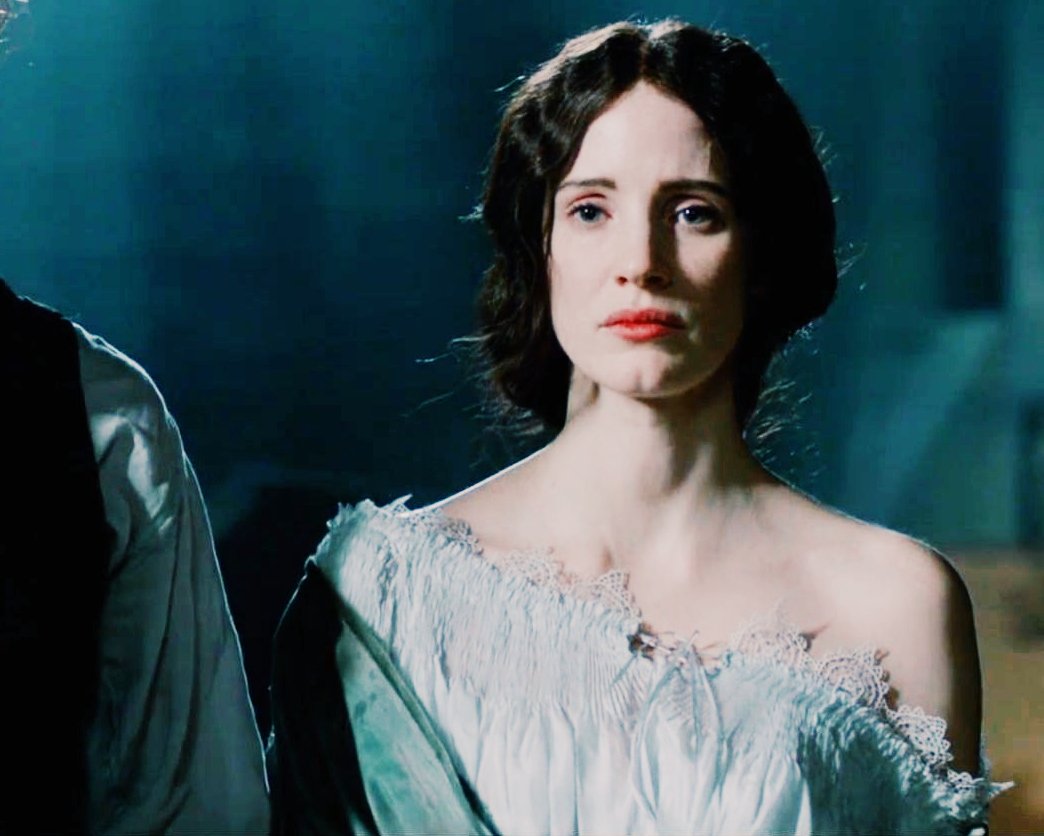 favperioddrama's tweet photo. Jessica Chastain in Crimson Peak, 2015 https://t.co/EYxqhPJHF1