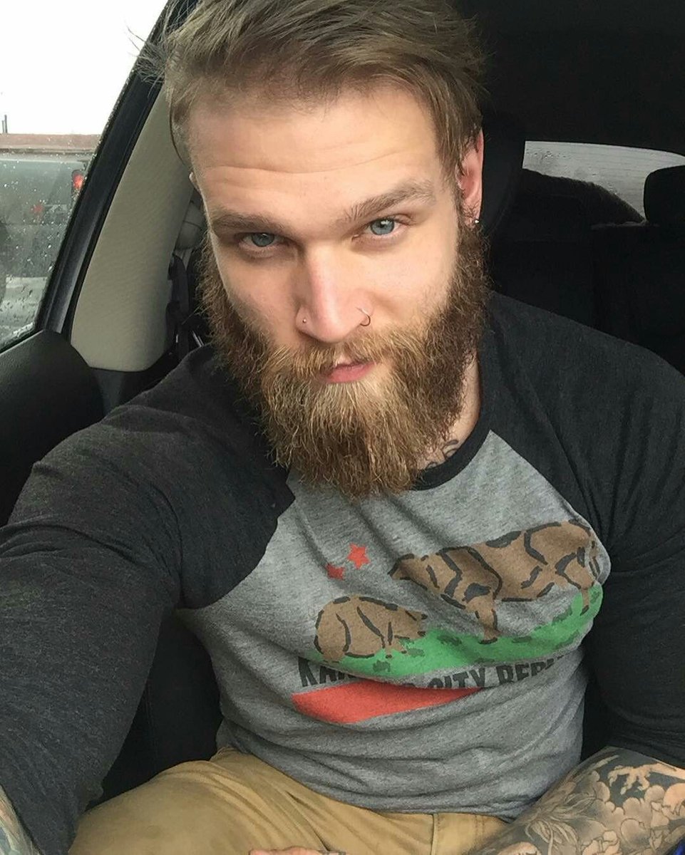 IJustDontLikeU_'s tweet image. Holy. Mother. Of. All. Things. Holy.
#thoseeyes #thatbeard #hishair 😍🤤