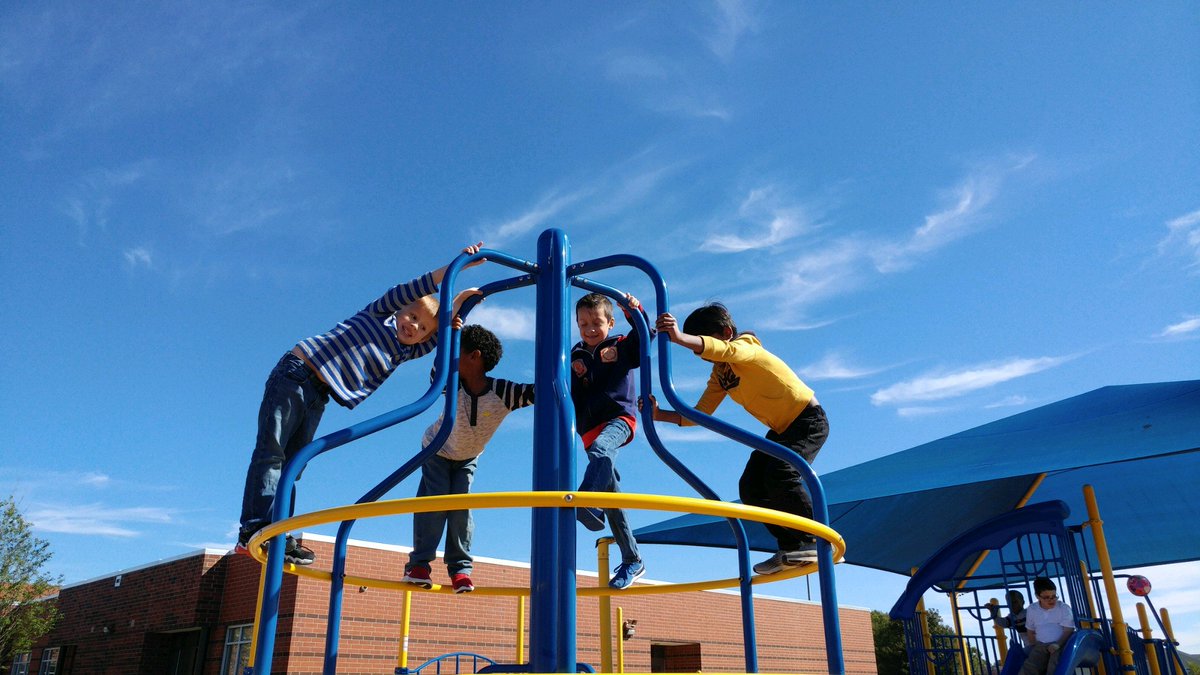 qualmanEC's tweet photo. A beautiful fall day for playing together 😊 my little climbers ❤ @PSRES_panthers https://t.co/1DfaZoUpEt